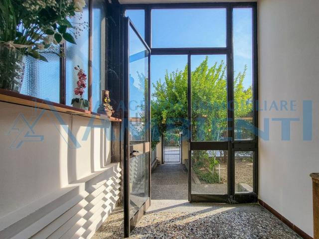 Villetta bifamiliare in vendita di 163 m² in Via 4 Novembre