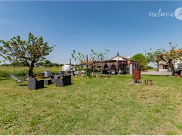 Villetta bifamiliare in vendita di 163 m² in Via Ossi, 111