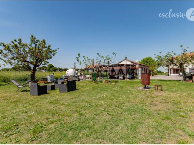 Villetta bifamiliare in vendita di 163 m² in Via Ossi, 111