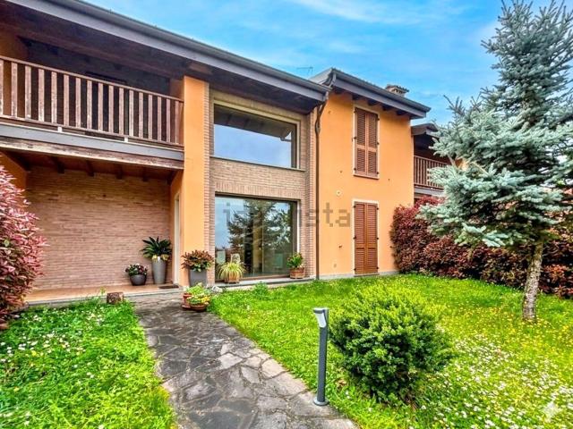 Villetta bifamiliare in vendita di 160 m² in Frazione Torre Sacchetti