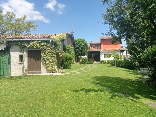 Villetta bifamiliare in vendita di 160 m² in Strada Banzola