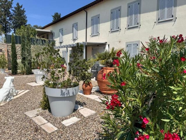 Villetta bifamiliare in vendita di 160 m² in Strada Cassia Sud