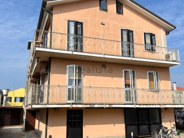 Villetta bifamiliare in vendita di 160 m² in Strada Comunale dei Murazzi