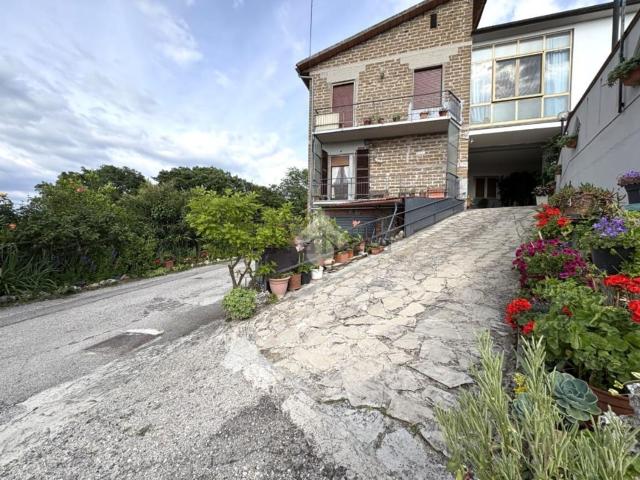 Villetta bifamiliare in vendita di 160 m² in Strada di Massa, 4