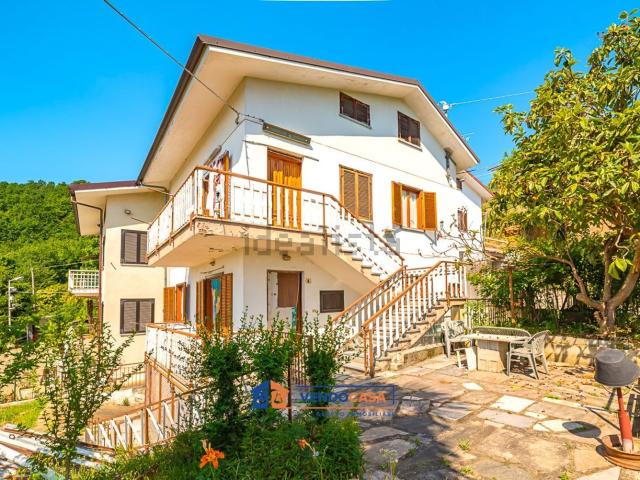 Villetta bifamiliare in vendita di 160 m² in Strada Sant&apos Orso, 9