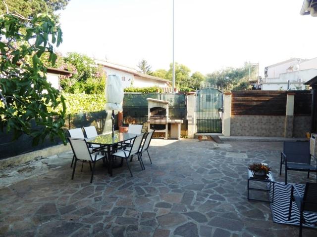 Villetta bifamiliare in vendita di 160 m² in Strada Statale 1