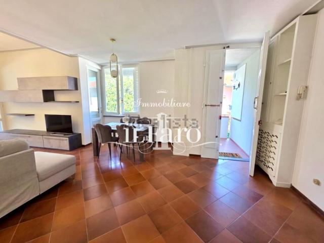 Villetta bifamiliare in vendita di 160 m² in Strada Statale 1