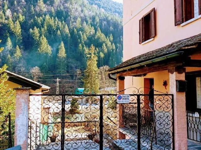 Villetta bifamiliare in vendita di 160 m² in Strada Statale 549