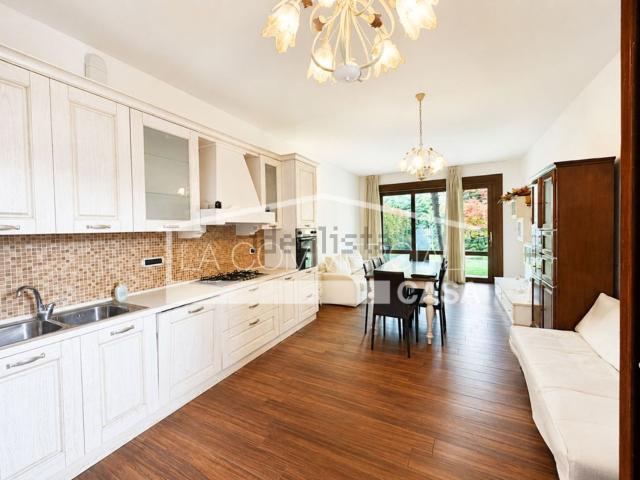 Villetta bifamiliare in vendita di 160 m² in Via Terraglio