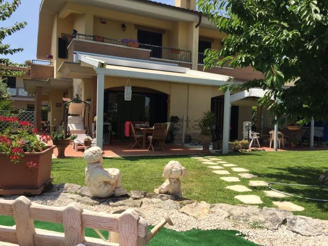 Villetta bifamiliare in vendita di 160 m² in Via Terre dei Consoli, 1