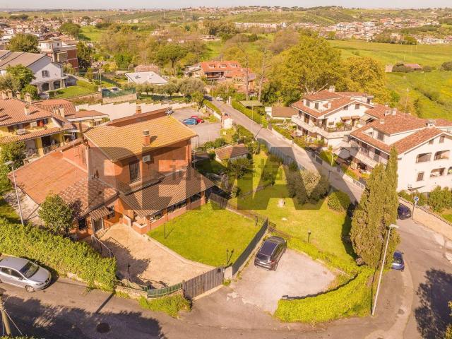 Villetta bifamiliare in vendita di 160 m² in Via Tito Livio, 20