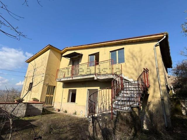 Villetta bifamiliare in vendita di 160 m² in Via Torre Alfieri