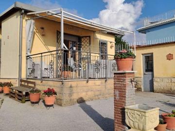 Villetta bifamiliare in vendita di 160 m² in Via Trentola, 2