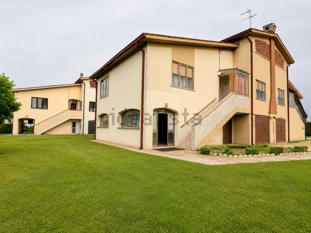 Villetta bifamiliare in vendita di 160 m² in Via Vanezza, 48