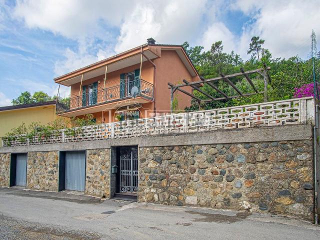 Villetta bifamiliare in vendita di 160 m² in Via Villa Ponzerone