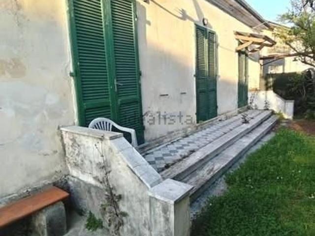 Villetta bifamiliare in vendita di 160 m² in Via Aurelia Ovest