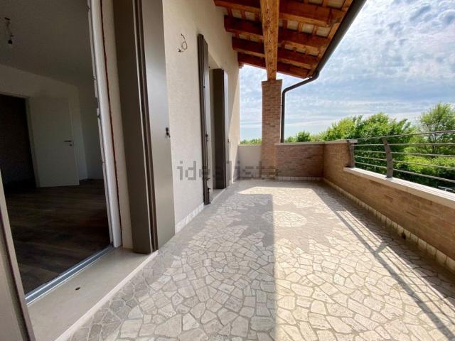 Villetta bifamiliare in vendita di 160 m² in Via Bassa
