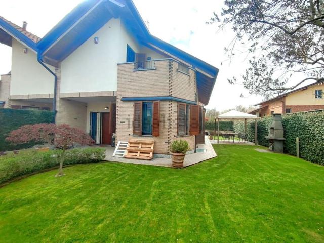 Villetta bifamiliare in vendita di 160 m² in Via Brasile
