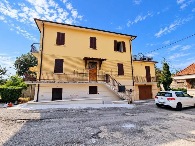 Villetta bifamiliare in vendita di 160 m² in Via Cannaiola