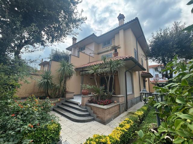 Villetta bifamiliare in vendita di 160 m² in Via Capo D&apos Orlando, 4