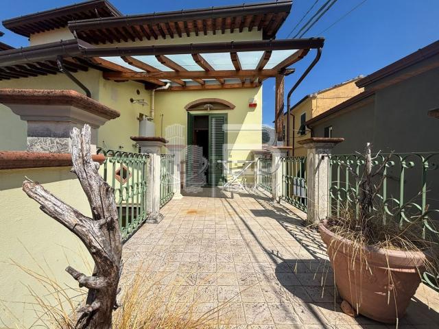 Villetta bifamiliare in vendita di 160 m² in Via Castagnola di Sotto
