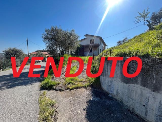 Villetta bifamiliare in vendita di 160 m² in Via Castello