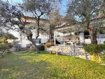 Villetta bifamiliare in vendita di 160 m² in Via Ceccardo Roccatagliata Ceccardi, 75