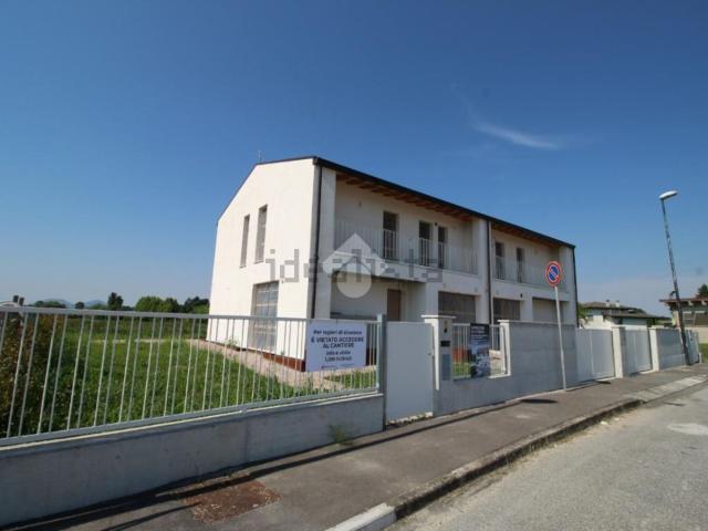 Villetta bifamiliare in vendita di 160 m² in Via Ceresone, 30
