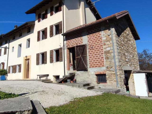 Villetta bifamiliare in vendita di 160 m² in Via Conzago, 95