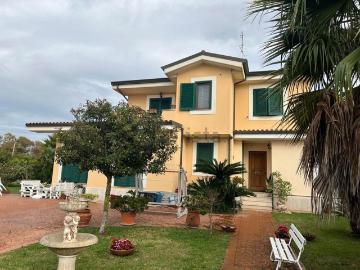 Villetta bifamiliare in vendita di 160 m² in Via Colle Cocchino, 35