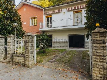 Villetta bifamiliare in vendita di 160 m² in Via Costituzione, 10