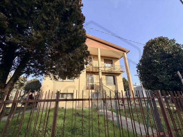 Villetta bifamiliare in vendita di 160 m² in Via dei Salici