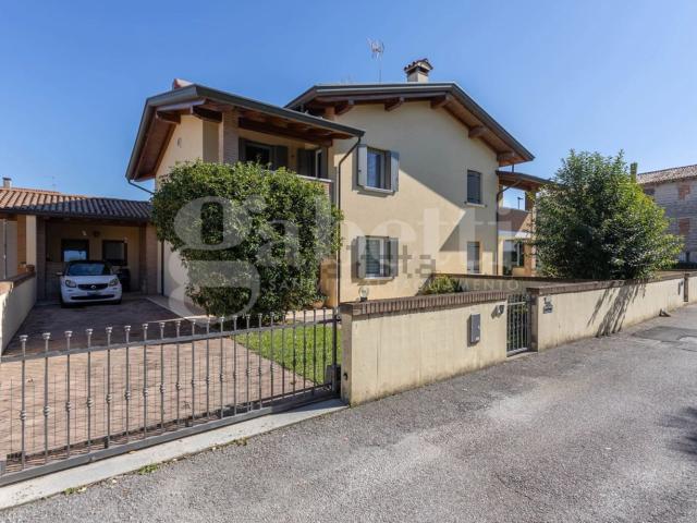Villetta bifamiliare in vendita di 160 m² in Via del Zuch, 28