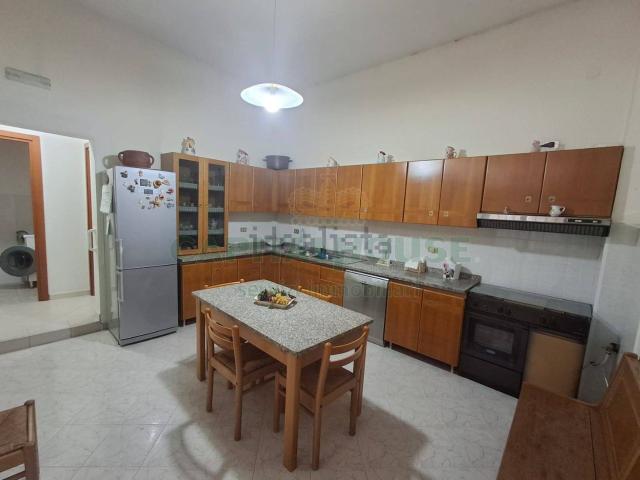 Villetta bifamiliare in vendita di 160 m² in Via Domenico Cirillo