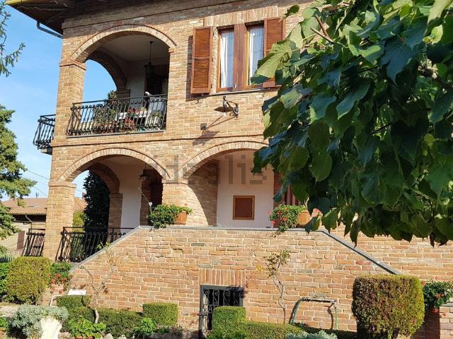 Villetta bifamiliare in vendita di 160 m² in Via Etruria