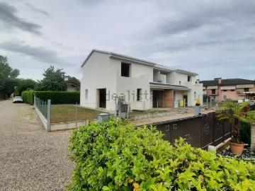 Villetta bifamiliare in vendita di 160 m² in Via Gatta