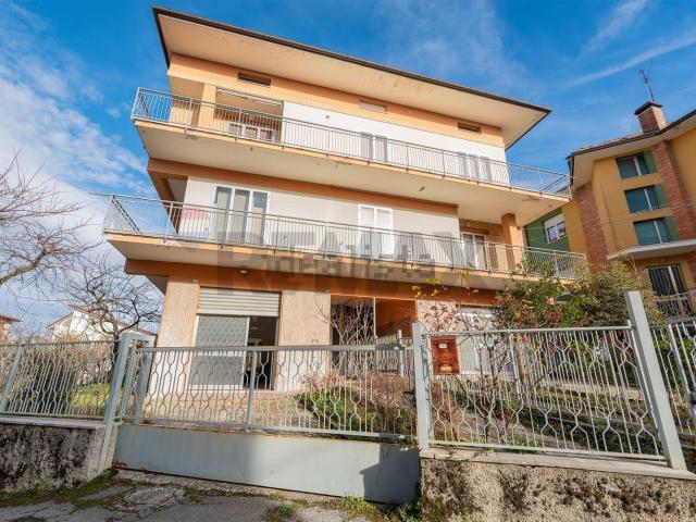 Villetta bifamiliare in vendita di 160 m² in Via Giovanni Annibaldi, 22