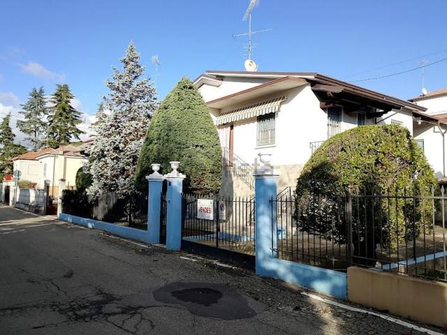 Villetta bifamiliare in vendita di 160 m² in Via Giosuè Carducci, 13