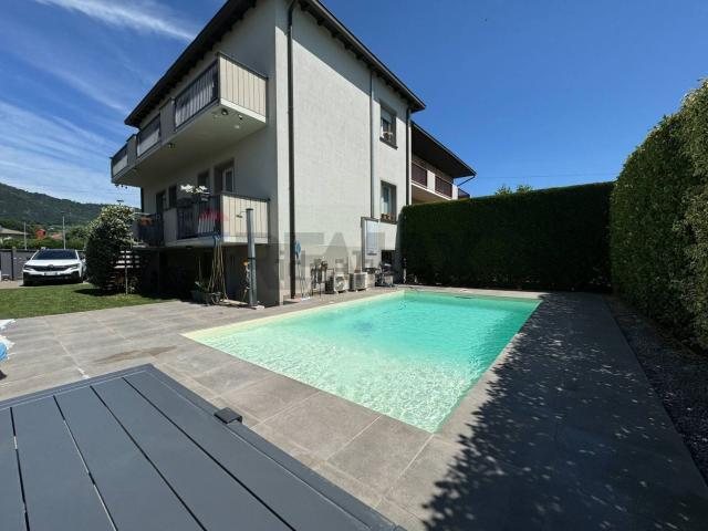 Villetta bifamiliare in vendita di 160 m² in Via Giosuè Carducci, 18