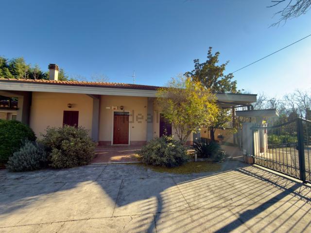 Villetta bifamiliare in vendita di 160 m² in Via Giacomo Matteotti