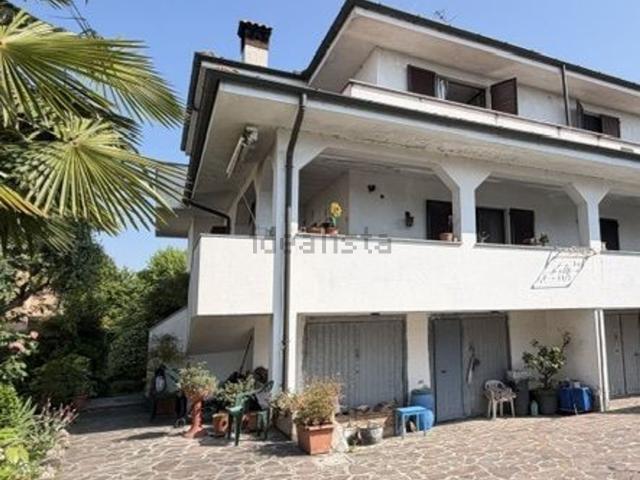 Villetta bifamiliare in vendita di 160 m² in Via Guglielmo Marconi, 14