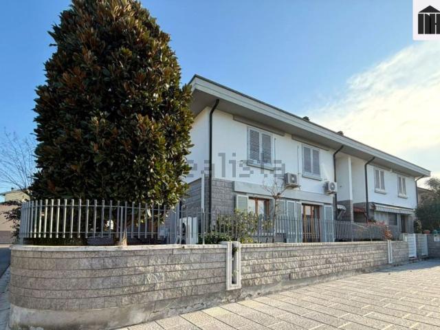 Villetta bifamiliare in vendita di 160 m² in Via II Giugno