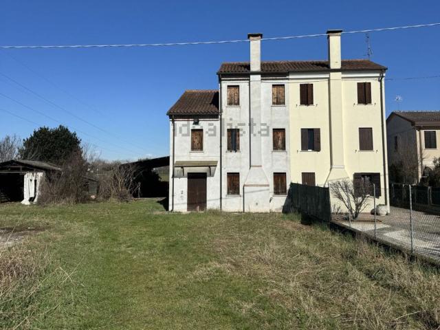 Villetta bifamiliare in vendita di 160 m² in Via Maggiore
