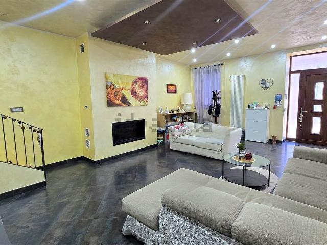 Villetta bifamiliare in vendita di 160 m² in Via Martiri della Libertà, 17