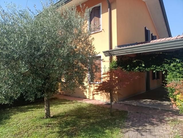 Villetta bifamiliare in vendita di 160 m² in Via Marconi, 24