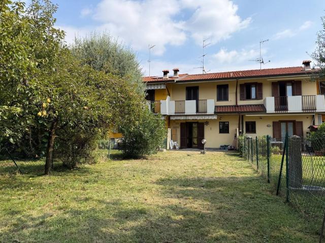 Villetta bifamiliare in vendita di 160 m² in Via Monte Bianco, 44