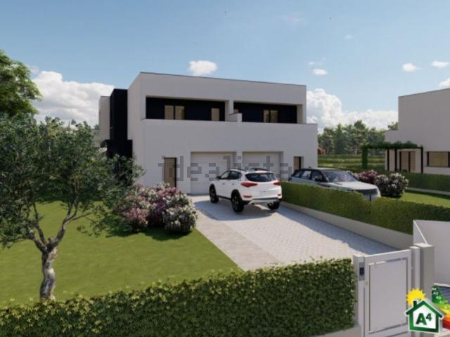 Villetta bifamiliare in vendita di 160 m² in Via Monte Rua