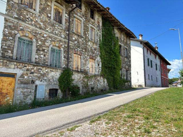 Villetta bifamiliare in vendita di 160 m² in Via Montello, 7
