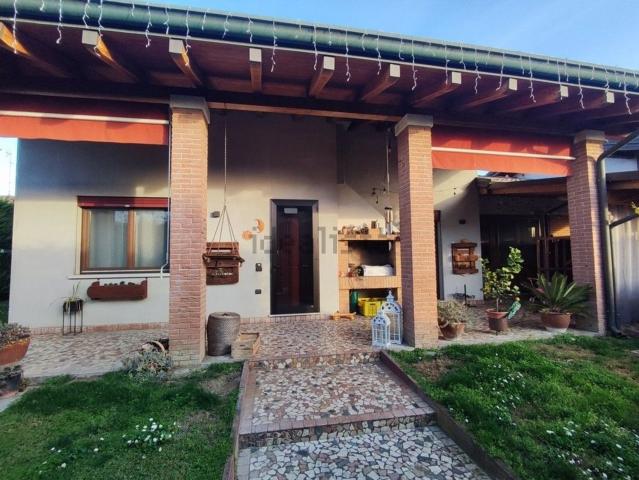 Villetta bifamiliare in vendita di 160 m² in Via N. Fregnan, 27