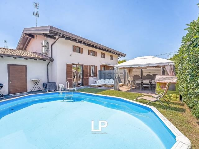 Villetta bifamiliare in vendita di 160 m² in Via Oriano, 10